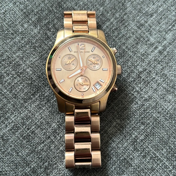Michael Kors rose gold watch - Picture 1 of 5